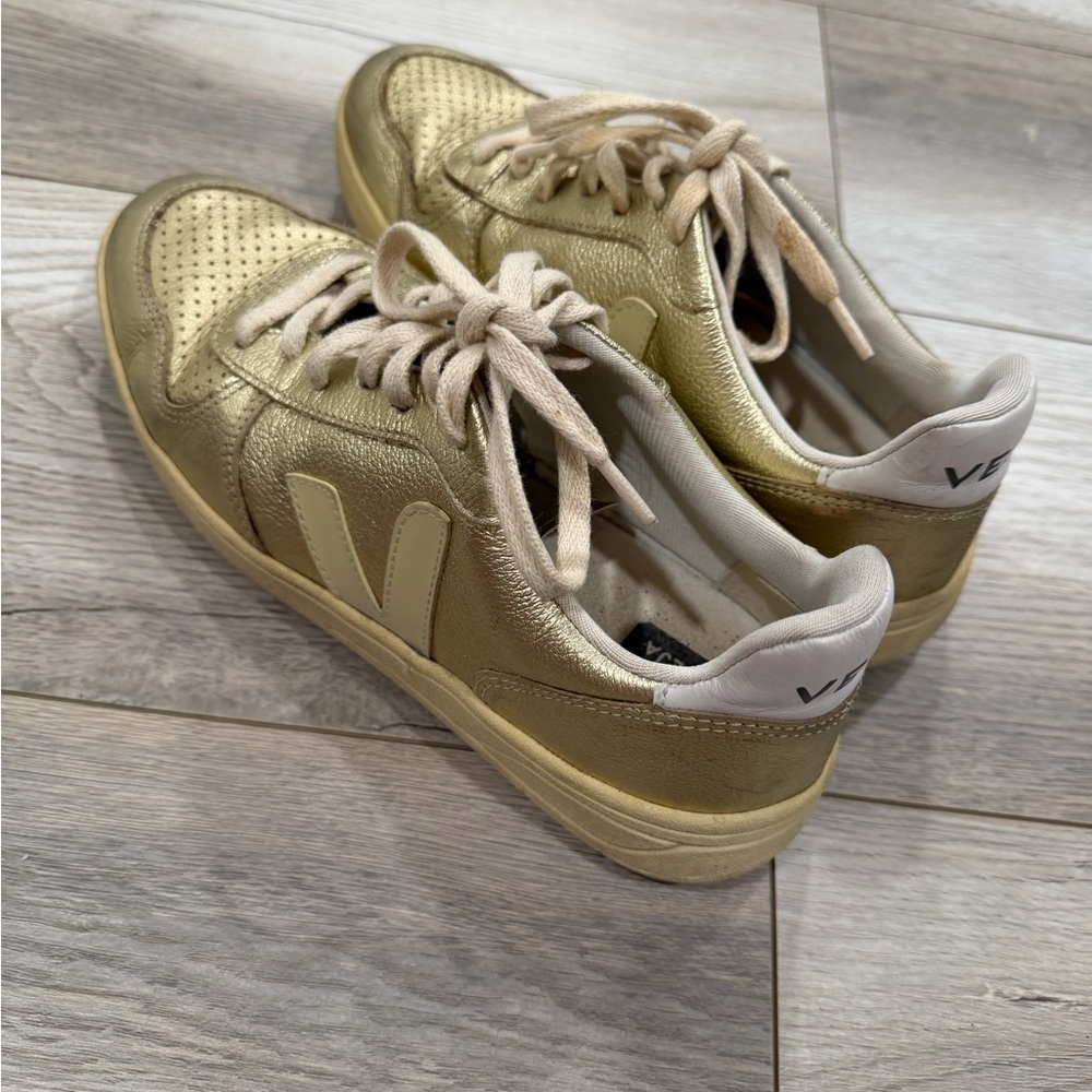 VEJA Gold Metallic Lace-Up Women's Sneakers size 9 $175